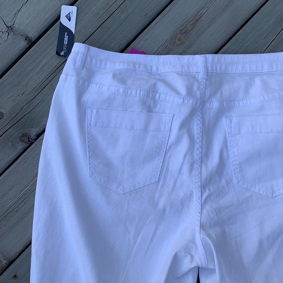 NWT Lane Bryant Boyfriend Distressed White Jean 22 - Picture 7 of 8